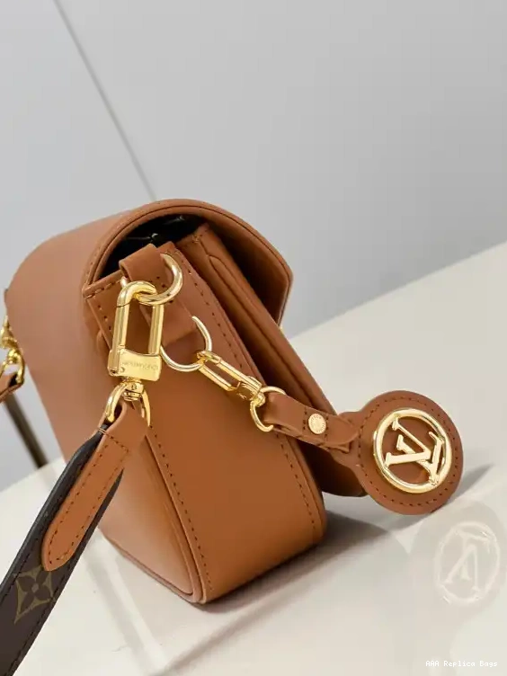 Aaa replica ru Vuitton Louis SWING 0623